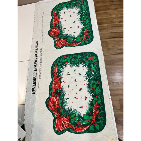 Vintage Christmas Quilted Reversible Placemat Fabric Panel Set of 4 Holly Ribbon - Picture 5 of 7
